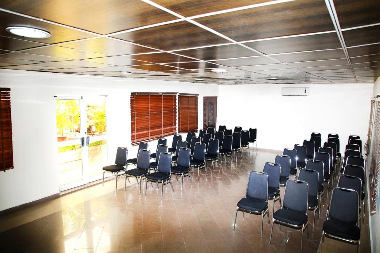 אבוג'ה Western Dreams Hotel מראה חיצוני תמונה